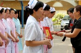 喜迎護(hù)士節(jié)  護(hù)理人員受表彰