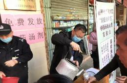 梧州市工人醫(yī)院免費(fèi)發(fā)放濕疫預(yù)防茶并倡導(dǎo)艾煙殺菌驅(qū)疫