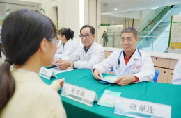 我院成功舉辦“世界慢阻肺日”暨“世界提高抗微生物藥物認(rèn)識(shí)周”義診宣傳活動(dòng)