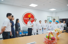 梧州市工人醫(yī)院領(lǐng)導(dǎo)走訪慰問護理工作者